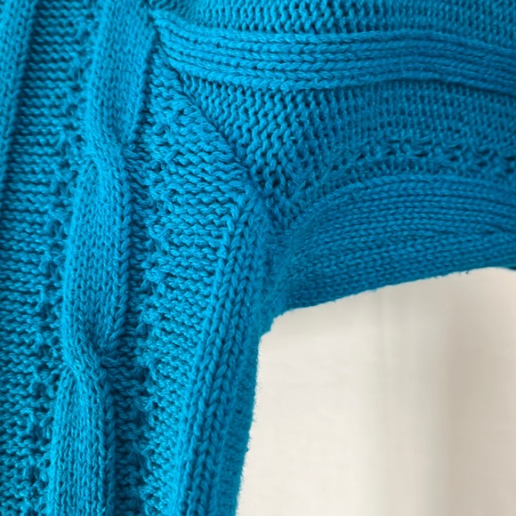 Old Navy Women's Blue Turquois Cable Knit V-Neck Sweater - Size S/P - Picture 5 of 6